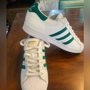 Adidas Lamarque size 9 US. Barely worn excellent condition.